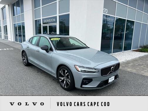 2024 Volvo S60 B5 Core Dark Theme