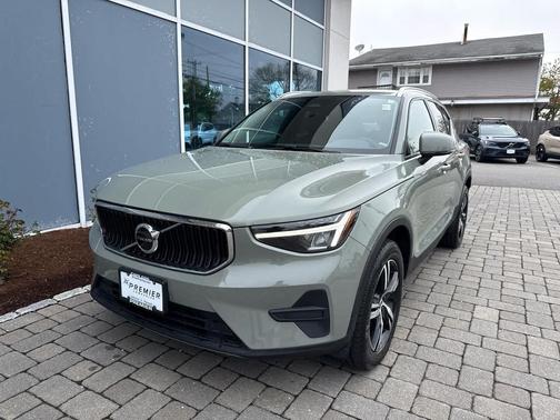 Sage Green Metallic 2023 Volvo XC40 B5 Core