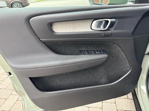 Sage Green Metallic 2023 Volvo XC40 B5 Core