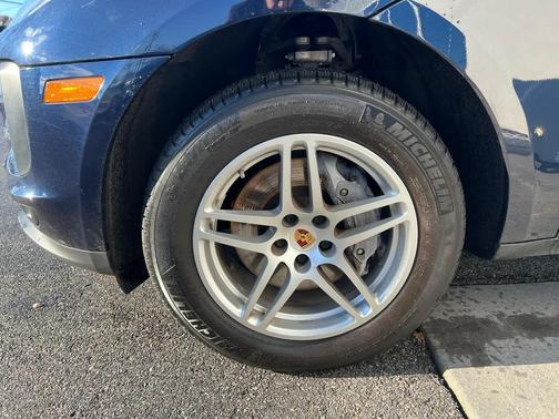 2021 Porsche Macan AWD