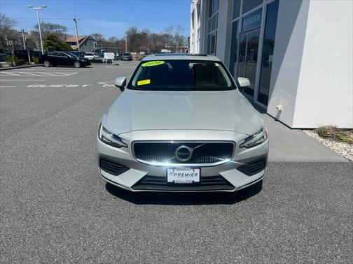 2020 Volvo S60 T6 Momentum