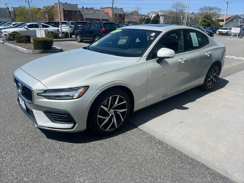 2020 Volvo S60 T6 Momentum