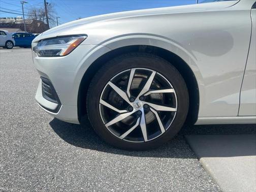 2020 Volvo S60 T6 Momentum