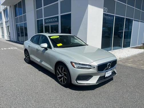 2020 Volvo S60 T6 Momentum