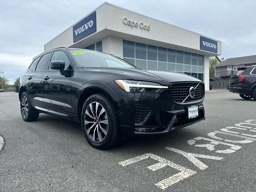 Onyx Black Metallic 2024 Volvo XC60 B5 Plus Dark Theme