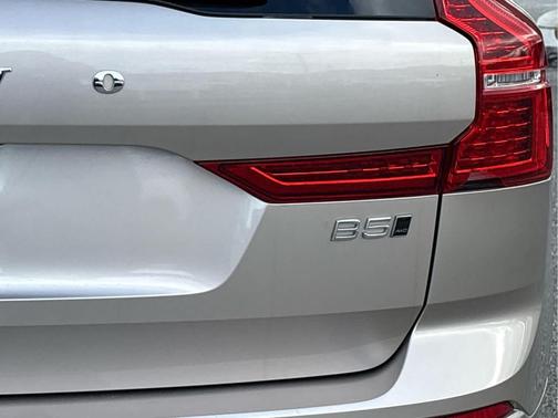 2025 Volvo XC60 B5 Plus