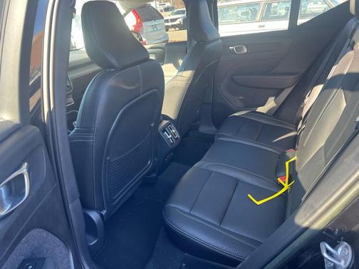 2023 Volvo XC40 B5 Plus Dark Theme