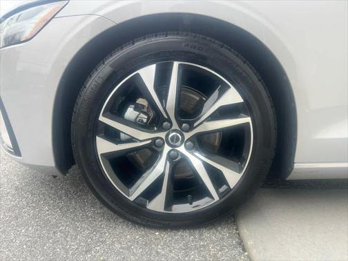 2024 Volvo S60 B5 Core Dark Theme