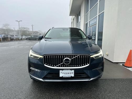 2023 Volvo XC60 B5 Plus Bright Theme