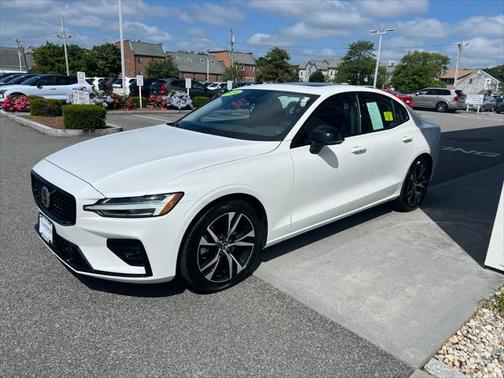 2024 Volvo S60 B5 Core Dark Theme