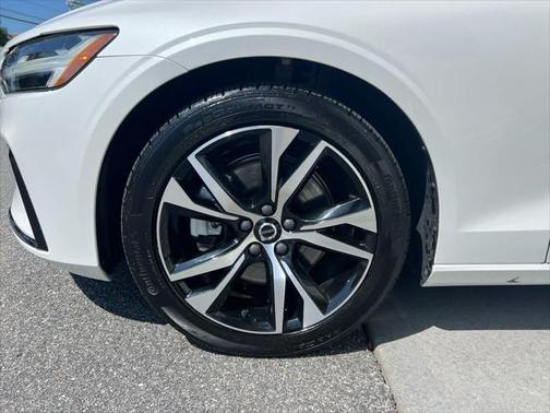 2024 Volvo S60 B5 Core Dark Theme