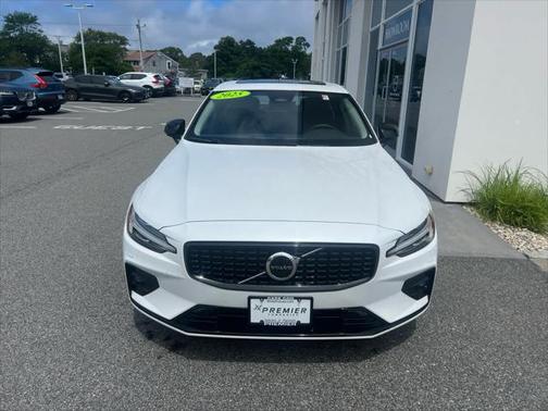 2025 Volvo S60 B5 Core