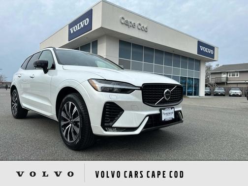 2024 Volvo XC60 B5 Core Dark Theme