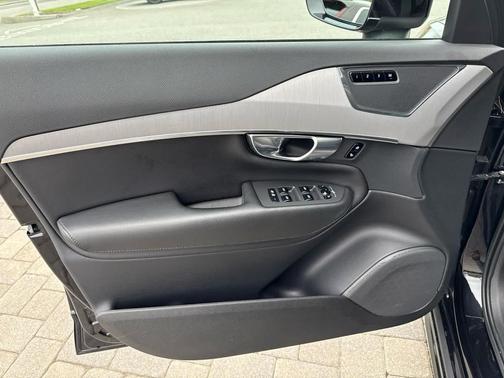 Onyx Black Metallic 2023 Volvo XC90 B5 Core