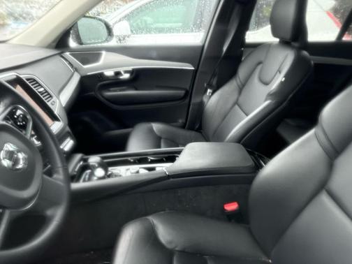 Onyx Black Metallic 2023 Volvo XC90 B5 Core