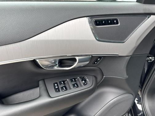 Onyx Black Metallic 2023 Volvo XC90 B5 Core