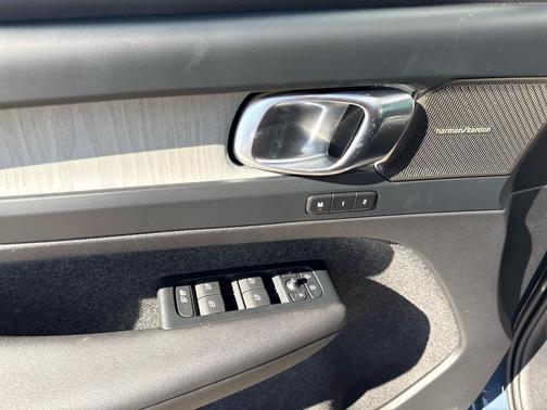 Denim Blue 2026 Volvo XC40 Ultra, B5 AWD Gas (mild hybrid), Dark