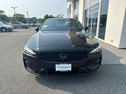 2024 Volvo S60 B5 Plus Black Edition