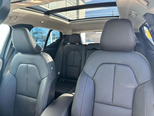 Onyx Black 2026 Volvo XC40 B5 Plus