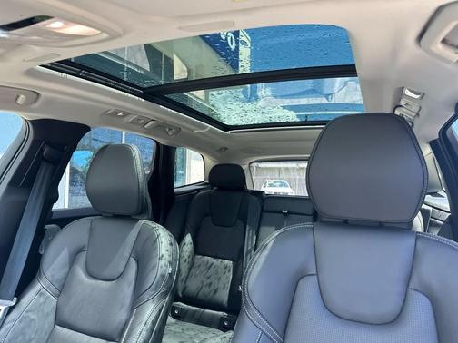 Mulberry Metallic 2026 Volvo XC60 B5 Ultra