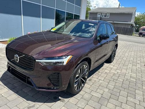 Mulberry Metallic 2026 Volvo XC60 B5 Ultra