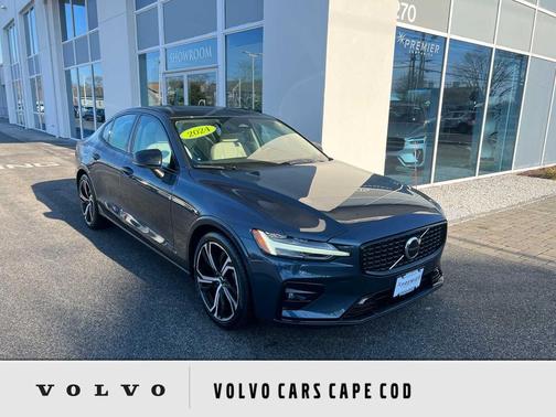 2024 Volvo S60 B5 Core Dark Theme
