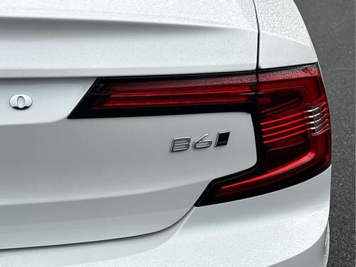 2025 Volvo S90 B6 Ultra