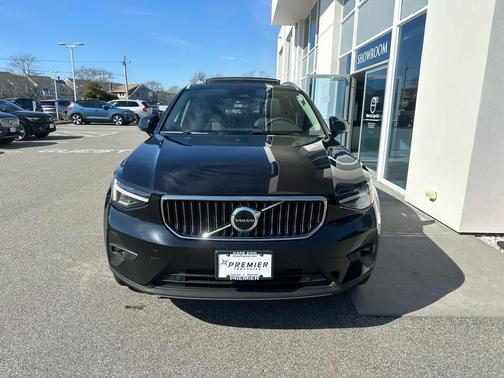 2023 Volvo XC40 B5 Plus Bright Theme