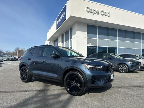 2026 Volvo XC40 B5 Ultra Black Edition