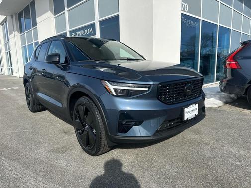 2026 Volvo XC40 B5 Ultra Black Edition