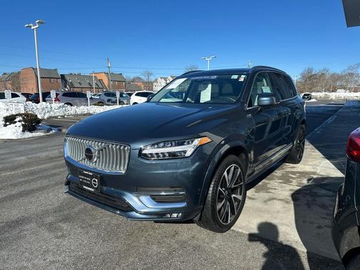 2025 Volvo XC90 B5 Plus