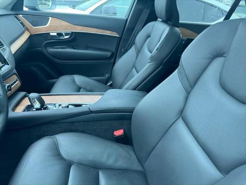 2024 Volvo XC90 B6 Core Bright Theme