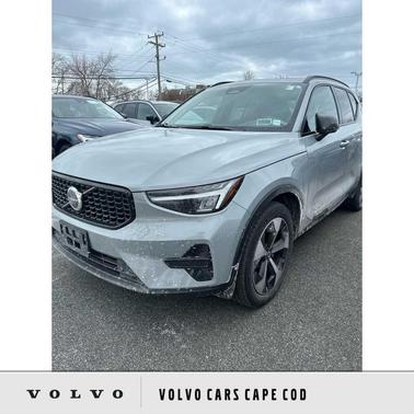 2024 Volvo XC40 B5 Core Dark Theme