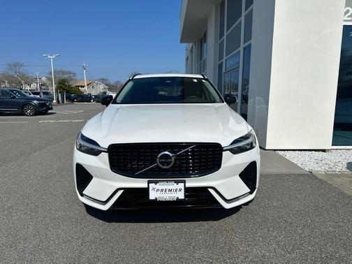 2025 Volvo XC60 B5 Plus