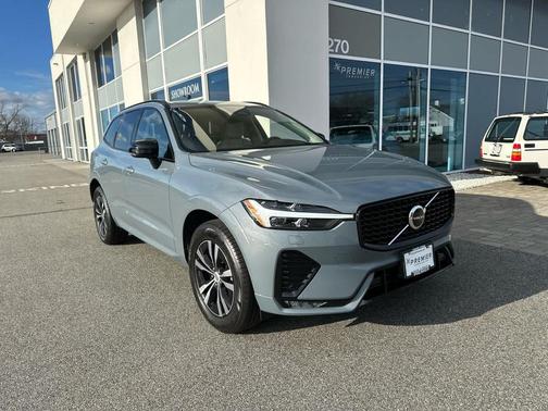 2024 Volvo XC60 B5 Core Dark Theme