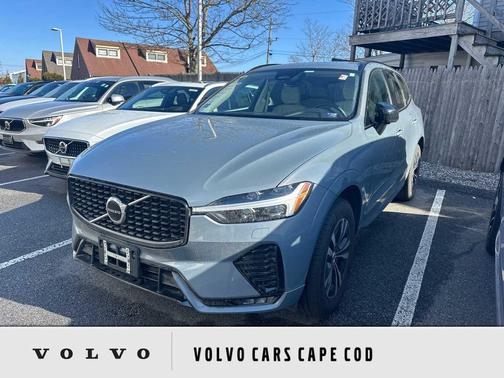 2024 Volvo XC60 B5 Core Dark Theme