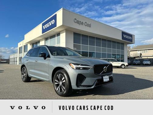 2024 Volvo XC60 B5 Core Dark Theme