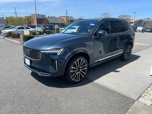 2025 Volvo XC90 B5 Plus 6-Seater