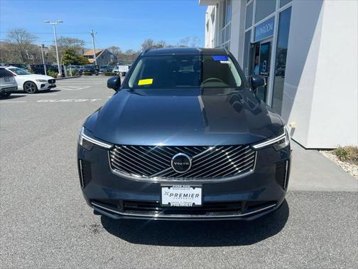 2025 Volvo XC90 B5 Plus 6-Seater