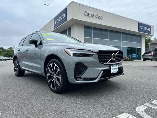 Vapour Grey Metallic 2024 Volvo XC60 B5 Plus Dark Theme