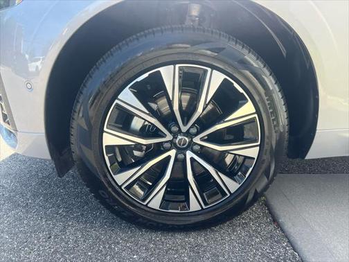 2025 Volvo XC60 Plus