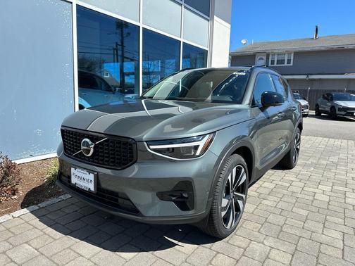 Forest Lake 2026 Volvo XC40 Ultra, B5 AWD Gas (mild hybrid), Dark
