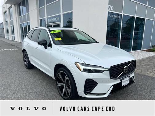 2023 Volvo XC60 B6 Ultimate Dark Theme
