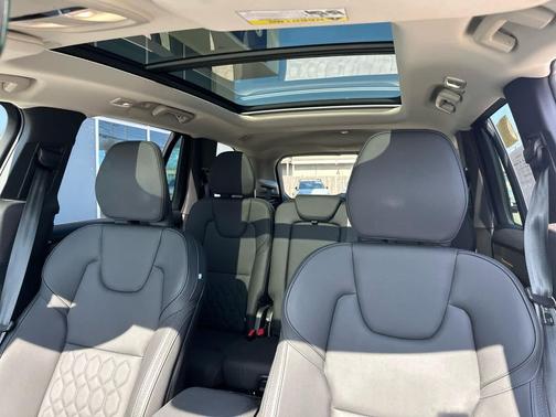 Onyx Black Metallic 2025 Volvo XC90 B5 Plus 7-Seater