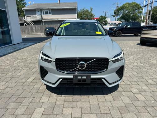 Vapour Grey Metallic 2024 Volvo XC60 B5 Core Dark Theme