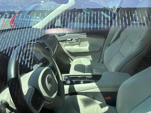 Crystal White Metallic 2023 Volvo XC90 B6 Core