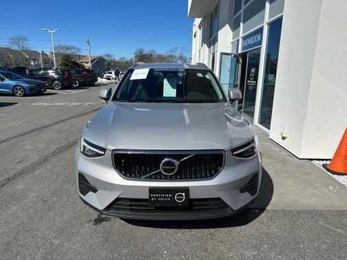 2023 Volvo XC40 B5 Core