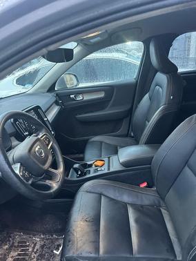 2023 Volvo XC40 B5 Core
