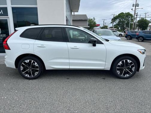 2026 Volvo XC60 B5 Plus