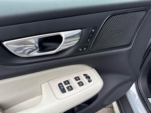 Vapour Grey Metallic 2026 Volvo V60 Cross Country Ultra, B5 AWD Gas (mild hybrid)